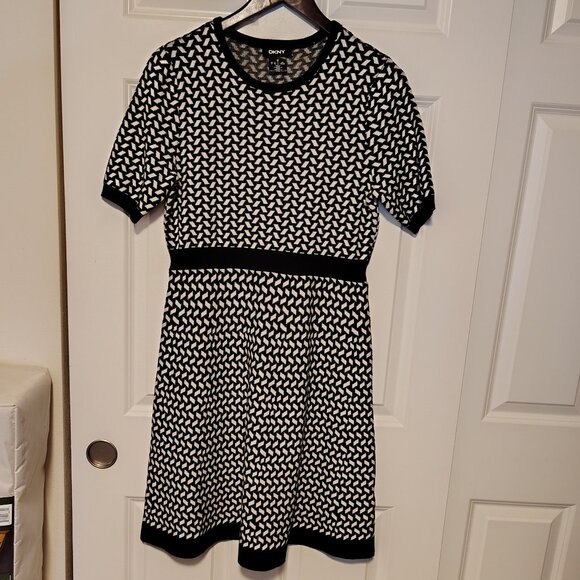 DKNY Black & White Chevron Checked Knit Sweater Dress - Picture 1 of 9